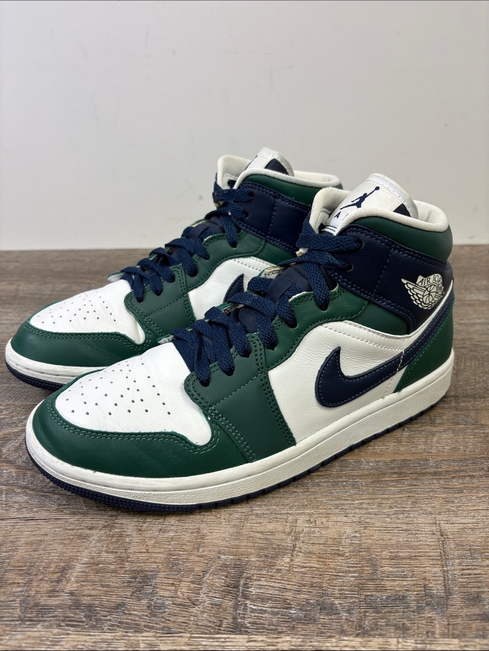 Women’s Air Jordan 1 Mid SE ‘Noble Green’ White Navy Sneakers Size 9